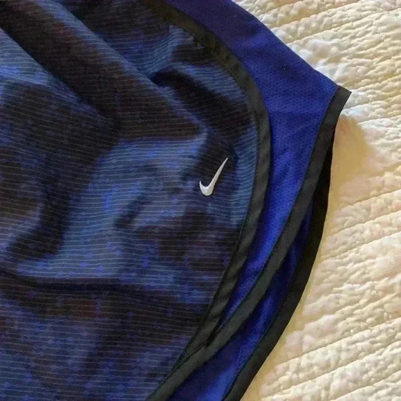 Nike - Picture 2 of 3